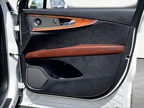 Used 2020 Lincoln Nautilus Reserve w/ Equipment Group 201A image 24