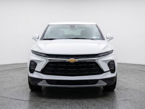 Used 2025 Chevrolet Blazer LT FWD image 2
