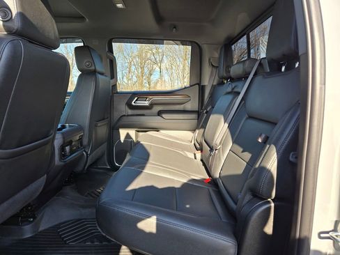 Used 2024 Chevrolet Silverado 1500 LT Trail Boss w/ Convenience Package II image 28