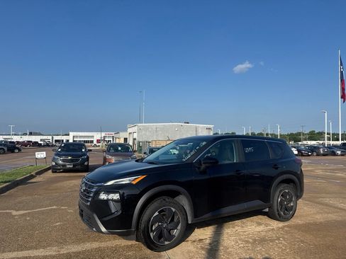 Certified 2024 Nissan Rogue SV AWD/4WD image 7