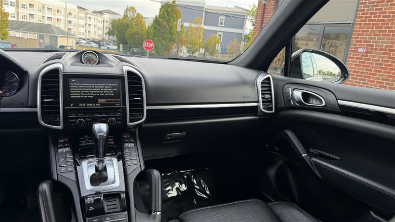 Used 2016 Porsche Cayenne AWD/4WD image 25