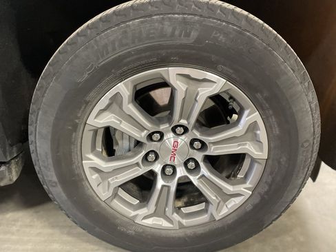 Used 2024 GMC Yukon XL SLE w/ Gmc Pro Safety Plus Package image 32