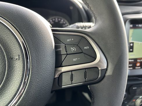 Used 2022 Jeep Renegade Latitude image 18