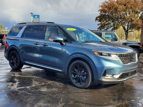 Used 2023 Kia Carnival SX image 2