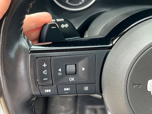 Certified 2021 Nissan Rogue SV w/ Premium Package image 18