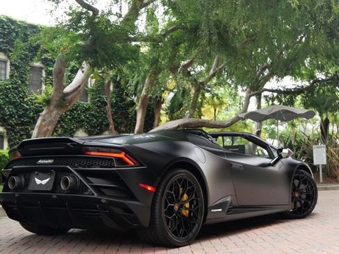 Used 2024 Lamborghini Huracan EVO AWD/4WD image 10