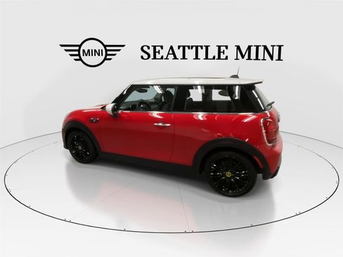 Certified 2024 MINI Cooper SE w/ Signature Upholstery Package image 5