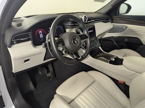 Used 2023 Maserati Grecale Modena AWD/4WD image 32
