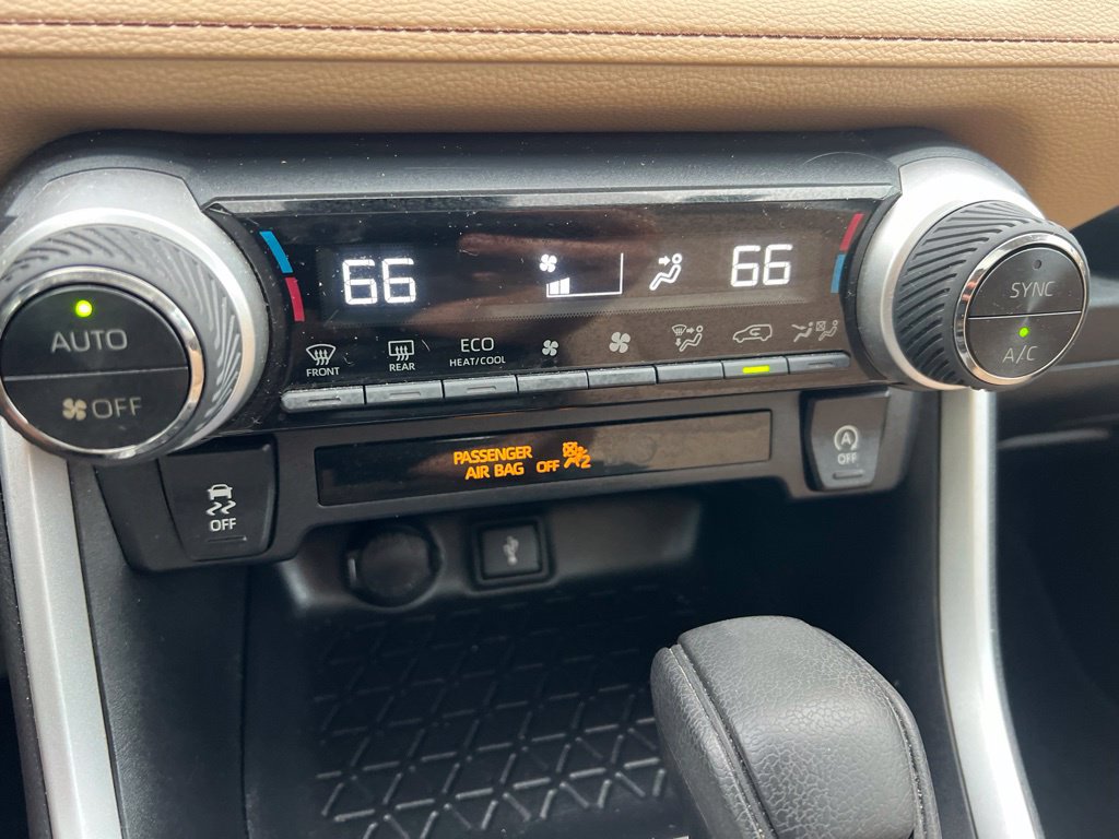 Used 2021 Toyota RAV4 XLE w/ Convenience Package FWD image 46