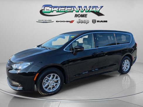 New 2026 Chrysler Voyager LX image 4