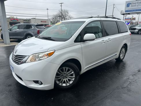 Used 2014 Toyota Sienna XLE image 44