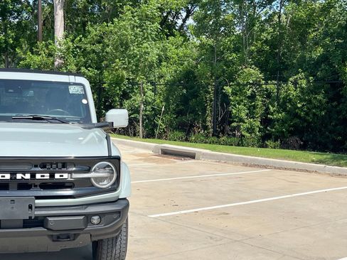 Used 2023 Ford Bronco Outer Banks AWD/4WD image 3