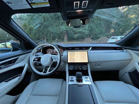 Used 2024 Jaguar F-PACE R-Dynamic S image 11