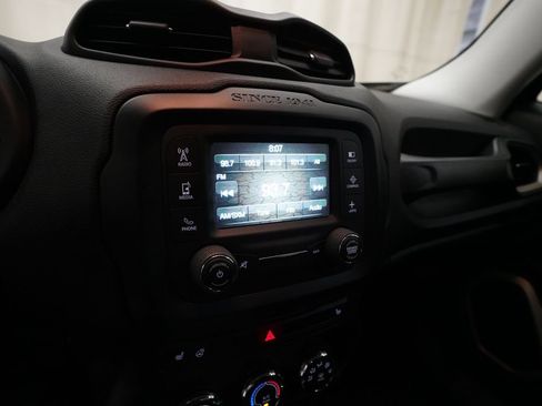 Used 2017 Jeep Renegade Latitude w/ Cold Weather Group AWD/4WD image 6