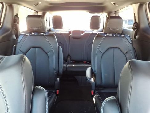 New 2026 Chrysler Pacifica Select FWD image 27