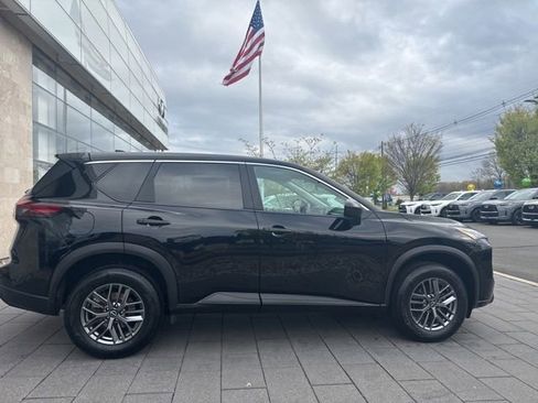 Used 2024 Nissan Rogue S AWD/4WD image 9