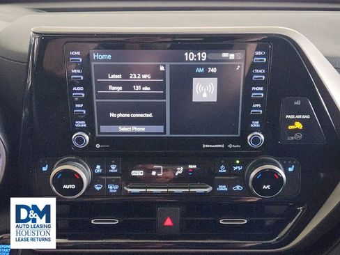 Used 2022 Toyota Highlander XLE FWD image 24