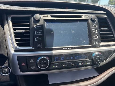 Used 2017 Toyota Highlander Limited AWD/4WD image 13