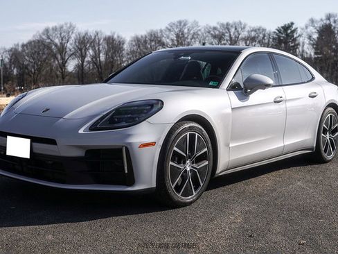 Used 2024 Porsche Panamera 4 w/ Premium Package image 13