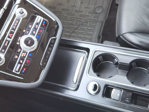 Used 2022 Lincoln Corsair Standard w/ Premium Package image 38