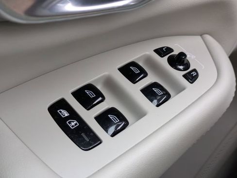 Used 2023 Volvo XC90 B6 Plus image 18