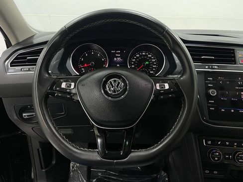 Used 2021 Volkswagen Tiguan SE w/ Panoramic Sunroof Package image 20