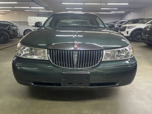 Used 1999 Lincoln Town Car Signature image 2