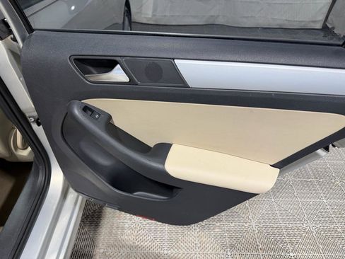 Used 2012 Volkswagen Jetta TDI FWD image 16