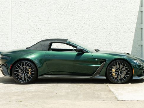 Used 2023 Aston Martin V12 Vantage Roadster RWD image 7