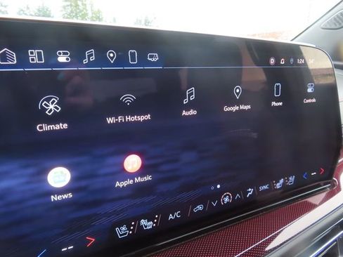 Used 2025 Chevrolet Traverse RS w/ LPO, Floor Liner Package image 32