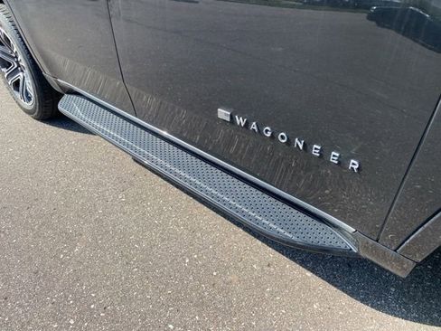 Used 2024 Jeep Wagoneer 4WD w/ Premium Group I image 11