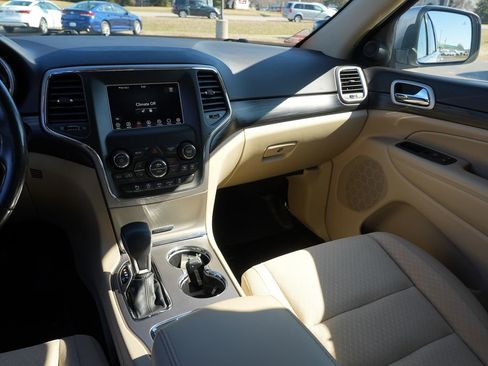 Used 2020 Jeep Grand Cherokee Laredo image 21