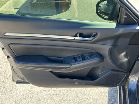 Used 2022 Nissan Altima 2.5 SV image 11