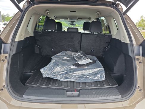 Used 2025 Nissan Rogue SV image 12