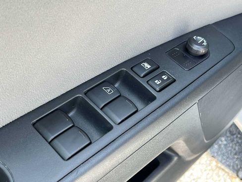 Used 2010 Nissan Sentra 2.0 S w/ Convenience Pkg FWD image 12
