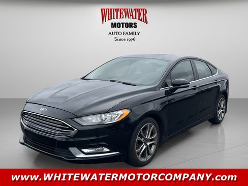 Used 2017 Ford Fusion SE w/ Equipment Group 201A image 1