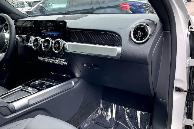 Used 2026 Mercedes-Benz GLB 250 4MATIC image 15