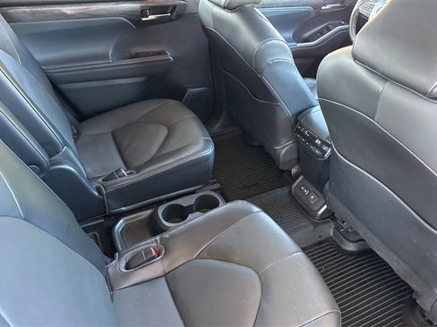 Used 2022 Toyota Highlander Platinum image 23
