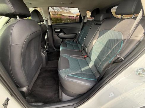 Used 2020 Kia Niro EX Premium w/ Cold Weather Package image 11