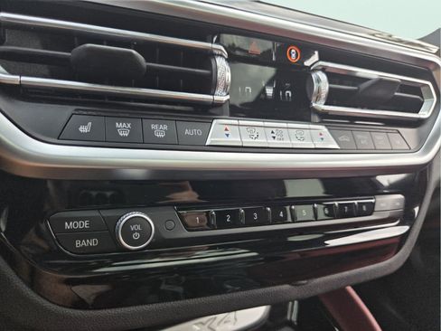Used 2025 BMW X4 xDrive30i AWD/4WD image 28