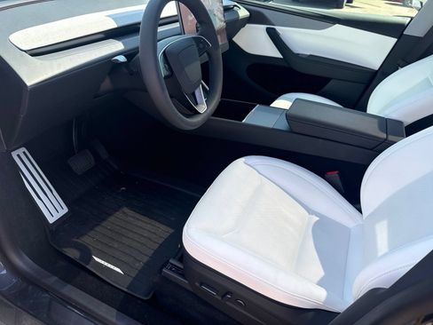 Used 2026 Tesla Model Y Long Range AWD/4WD image 9
