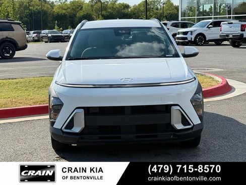 Used 2025 Hyundai Kona SEL FWD image 2