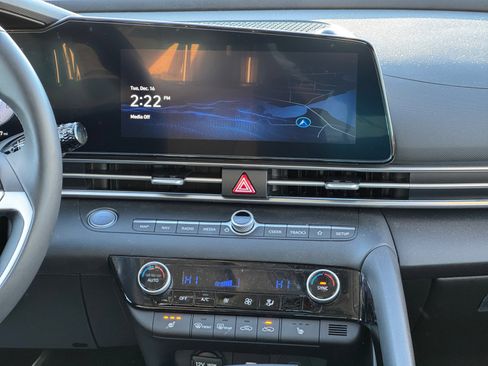 New 2025 Hyundai Elantra SEL image 13