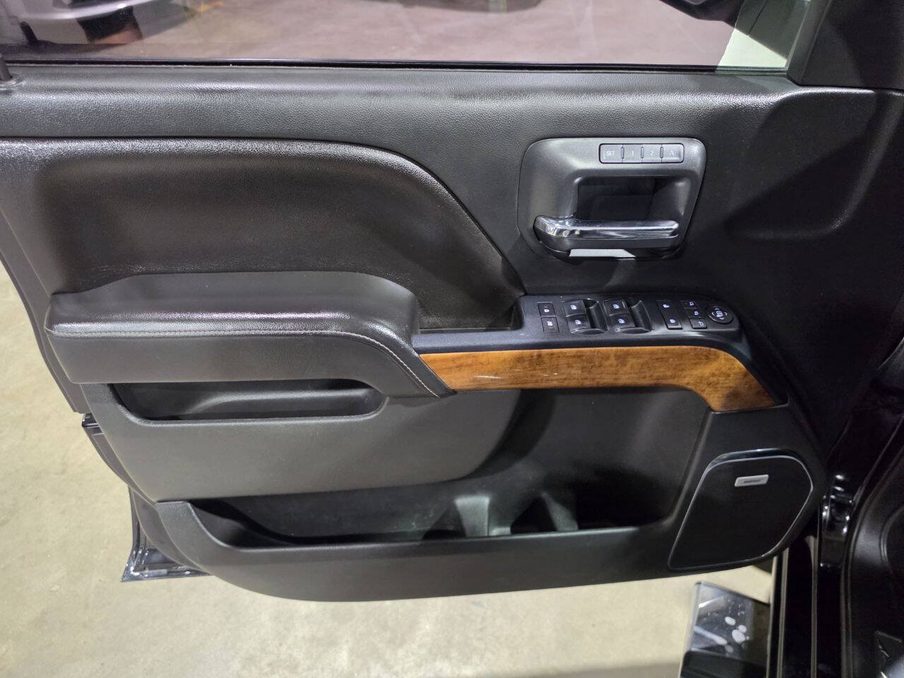 Used 2017 Chevrolet Silverado 1500 High Country AWD/4WD image 30