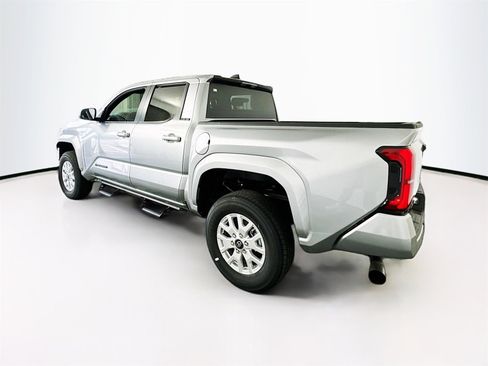 Certified 2025 Toyota Tacoma SR5 image 4