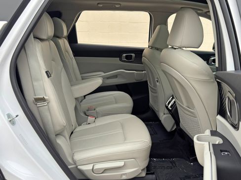 Used 2025 Kia Sorento EX w/ Panoramic Sunroof Package FWD image 43