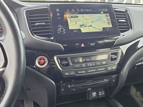 Used 2022 Honda Pilot Touring image 9