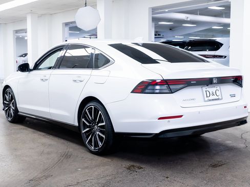 Used 2023 Honda Accord Touring image 4