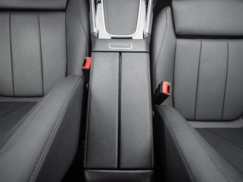 Certified 2025 Mercedes-Benz GLB 250 image 24