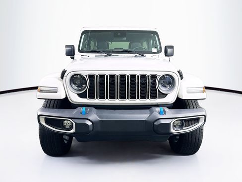 Used 2024 Jeep Wrangler Unlimited Sahara AWD/4WD image 2
